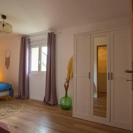 Emilie Une Nuit - 3 Chambres Au 2E Etage - Maison Avec Chats Vandieres  Exterior photo